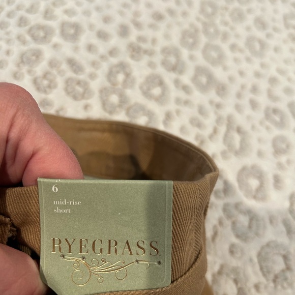 NWT Ryegrass Women’s Size 6 Mom Mid Rise Jean Shorts - Picture 7 of 9